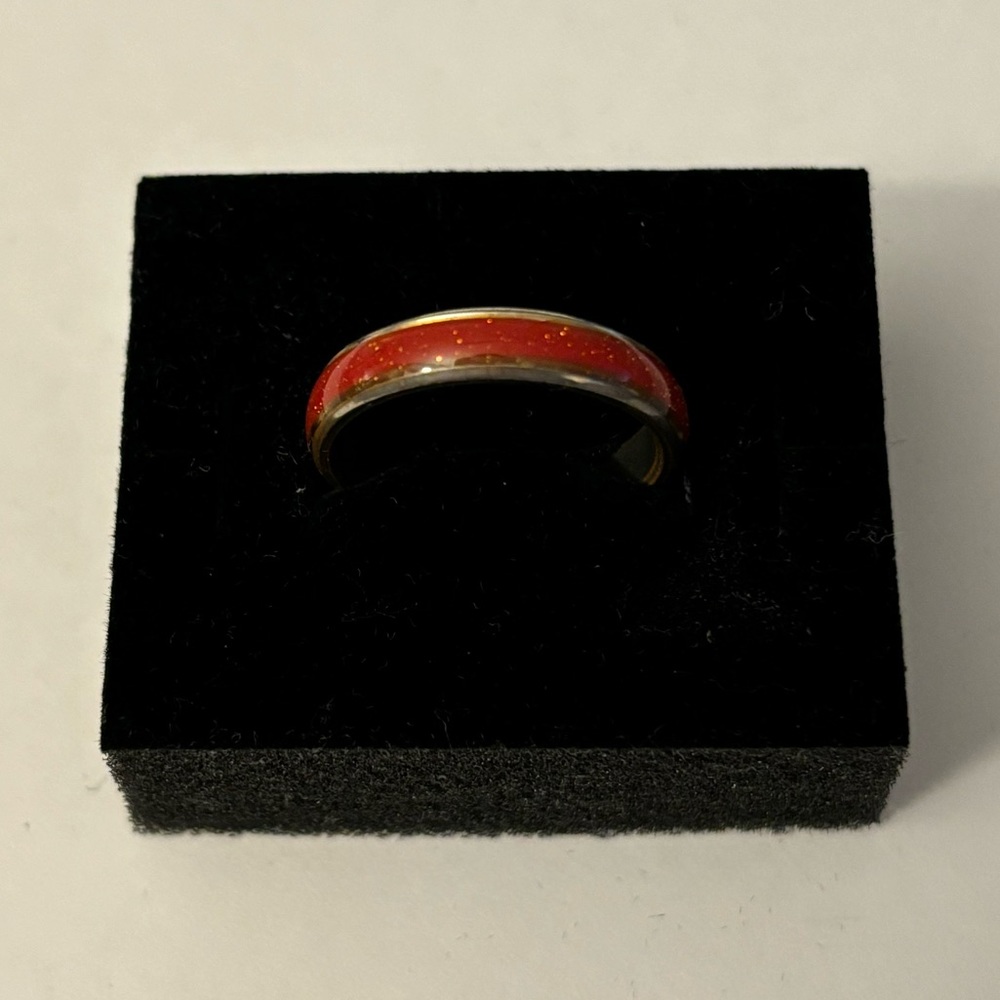 CLAIRE’S Dainty Color Changing MOOD Ring - size 6.5